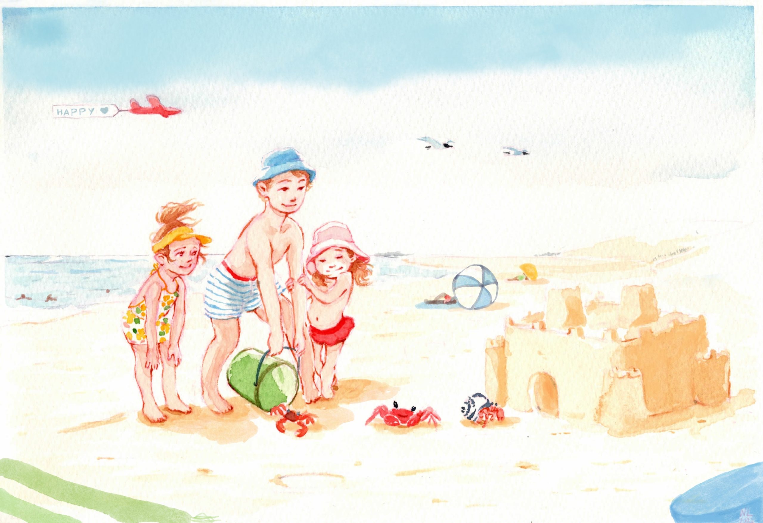 illustration aquarelle de nixia lesperres representant trois enfants sur la plage un garcon de dix ans entourer de deux petites filles de 5 et 4 ans ils libèrent un e et deux bernards lermitte d un sceau vert les crustacés se dirigent vers un chateau de sable à l'arriere plan des parasols et des nageurs dans le ciel bleu un avion rouge avec un fanion happy